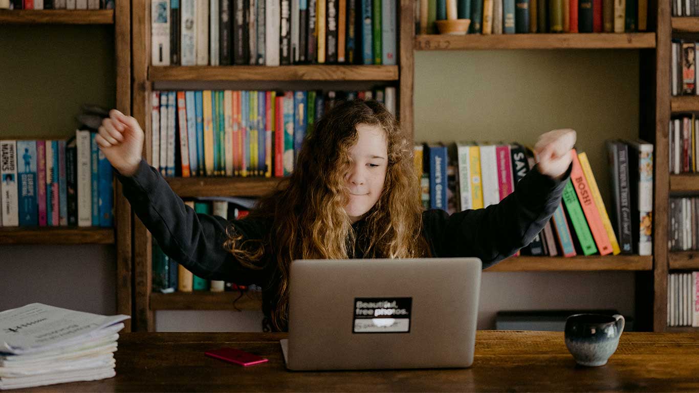 Students learning in practical IT training